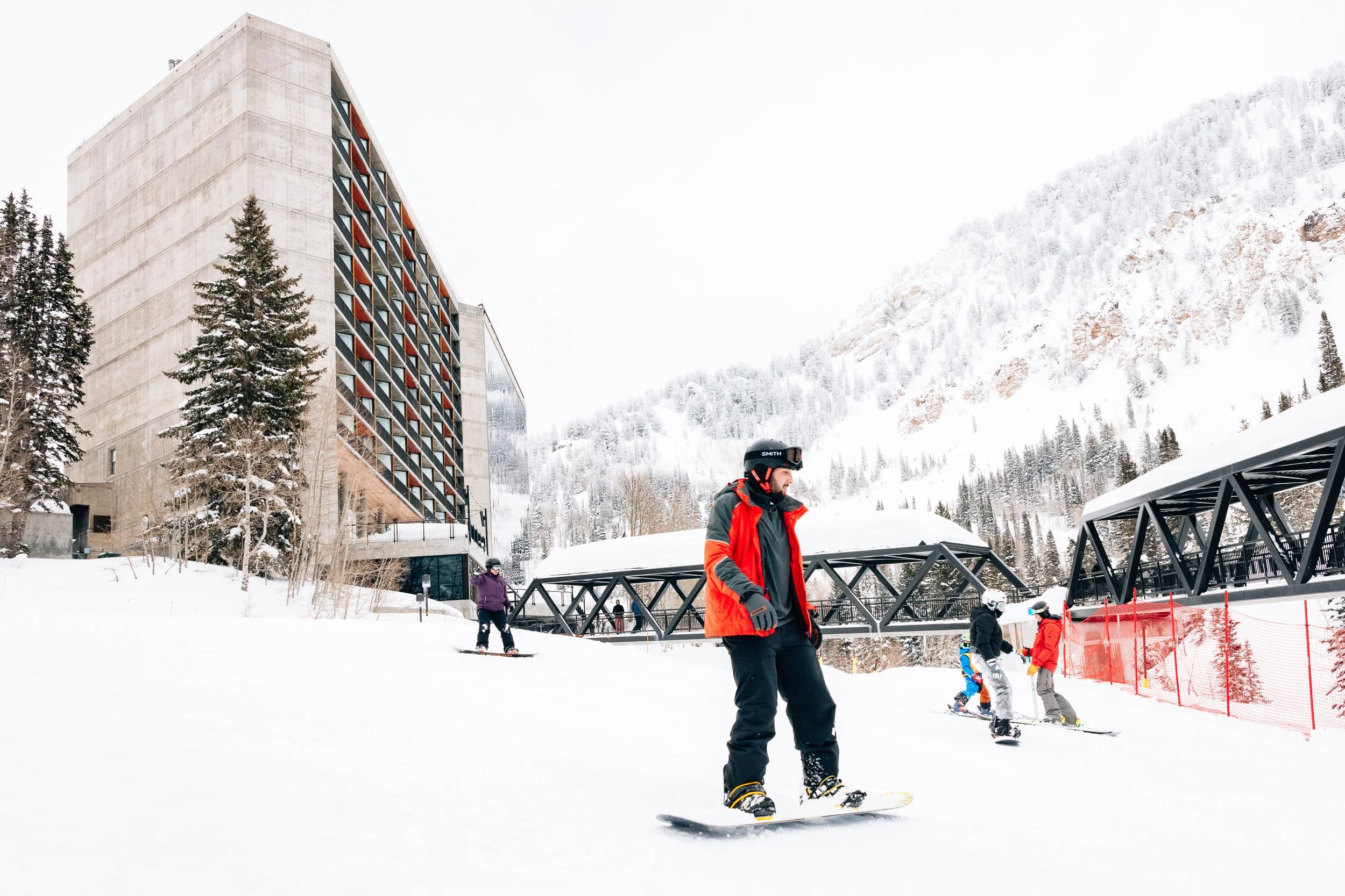 DiscoverWinter23_SkiUtah_Snowbird_SeanRyan-1029.jpg