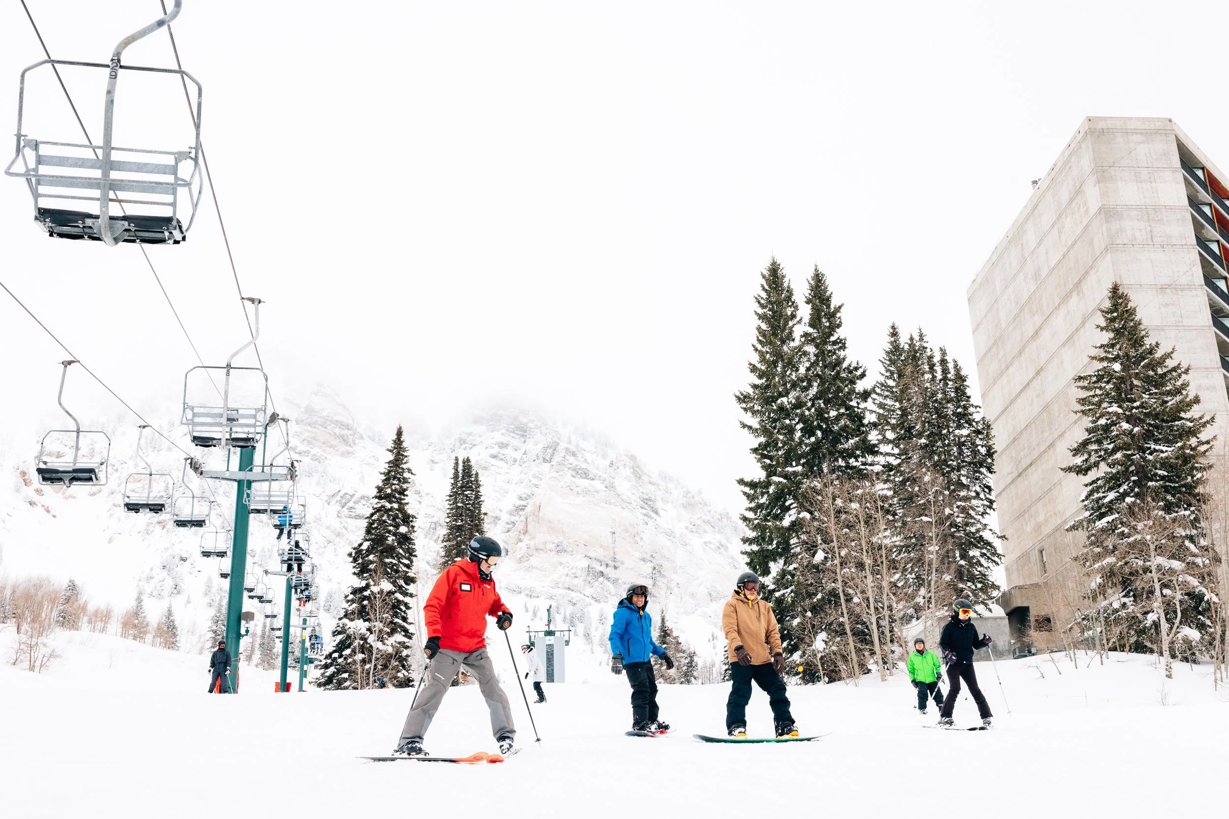 DiscoverWinter23_SkiUtah_Snowbird_SeanRyan-1034.jpg