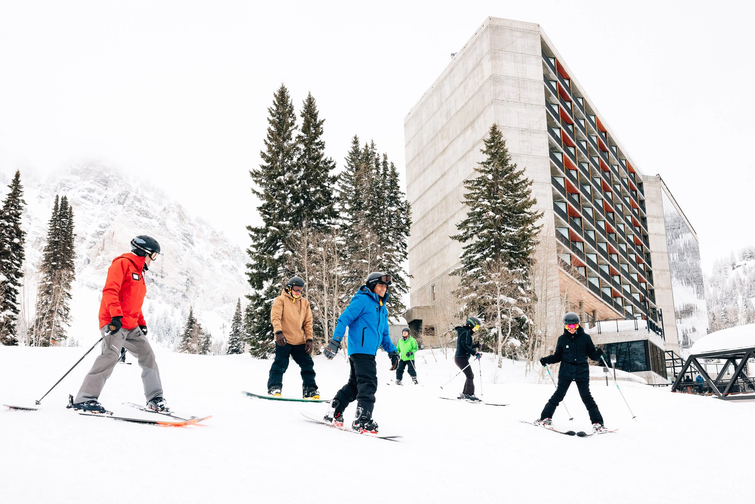 DiscoverWinter23_SkiUtah_Snowbird_SeanRyan-1036.jpg