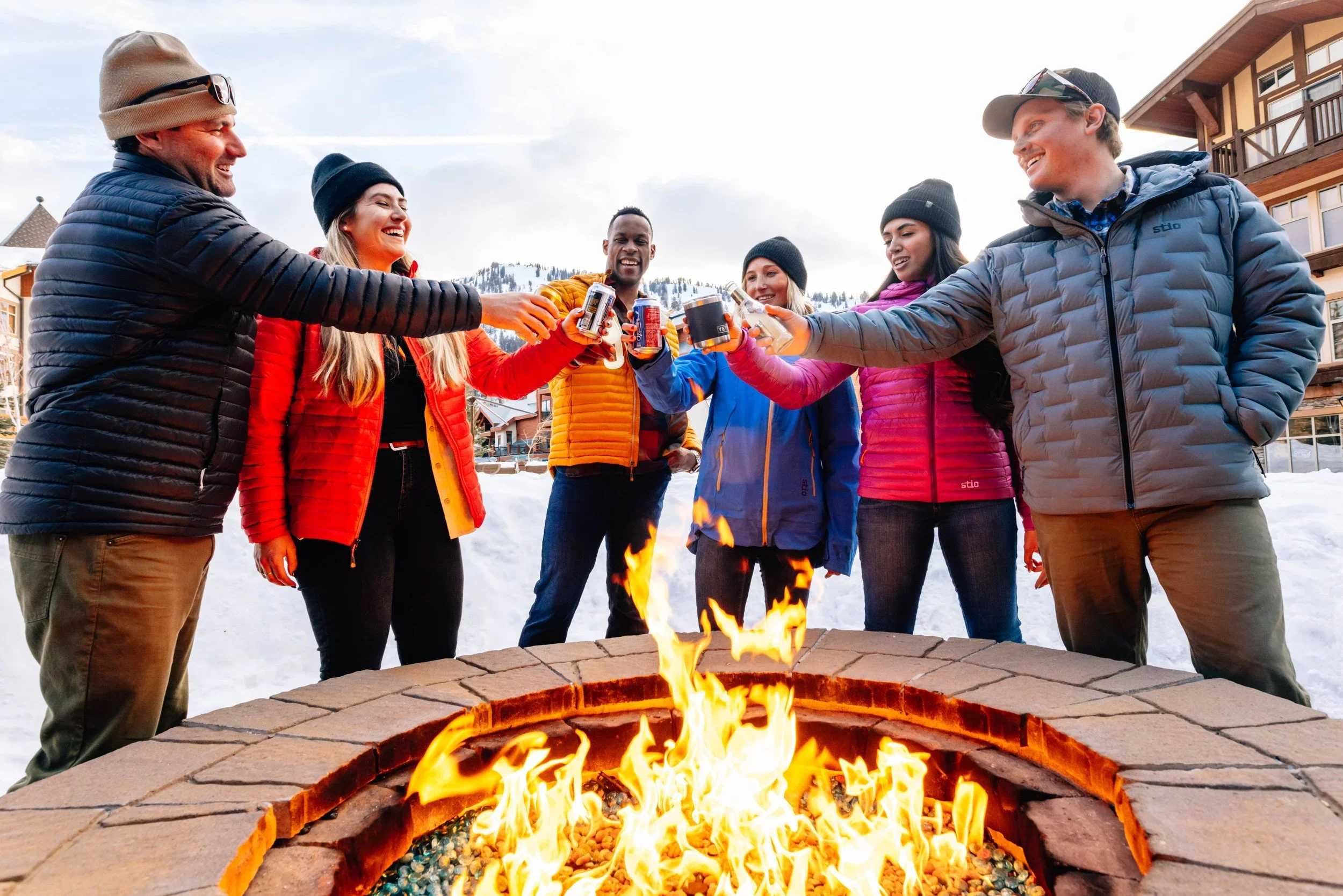 22_SkiUtah_Apres_SeanRyan-4007.webp