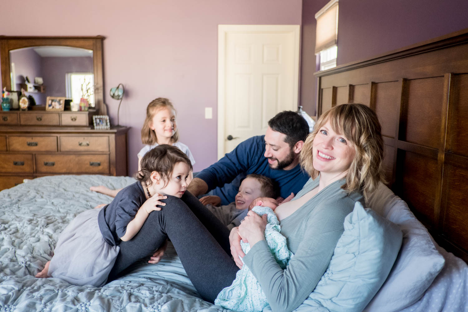 family-with-newborn-on-bed-chicago-newborn-photography--6.jpg