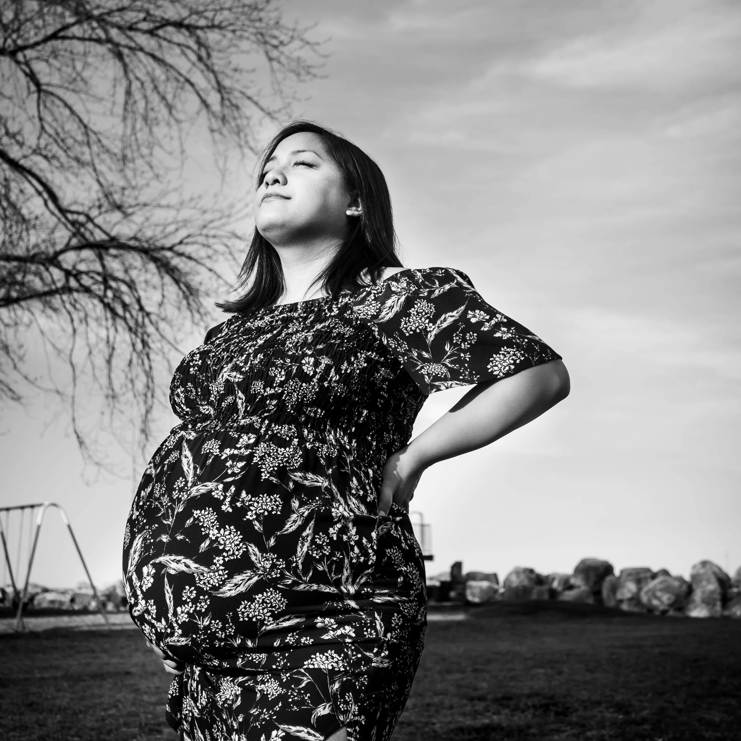 pregnant-woman-photoshoot-evanston