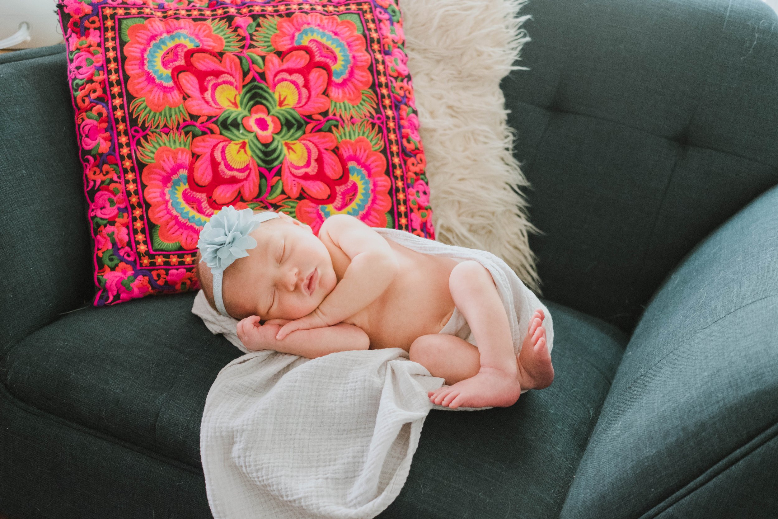 hinsdale-napervile-illinois-in-home-newborn-photography-posed-baby-photos-photographer011.jpg