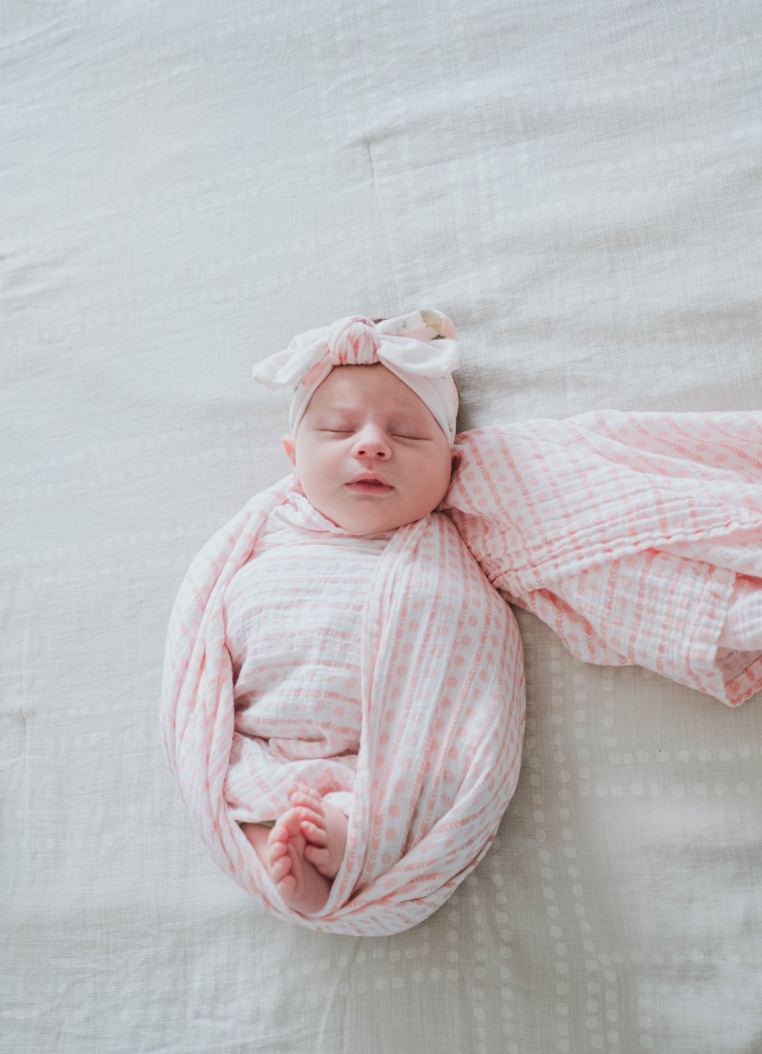 how-to-do-newborn-wrap-for-photoshoot-chicago.jpg