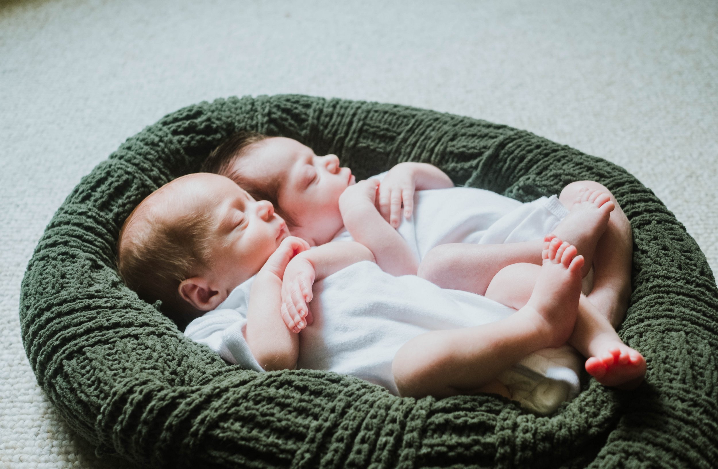 twin-newborn-photography-downers-grove-naperville.jpg