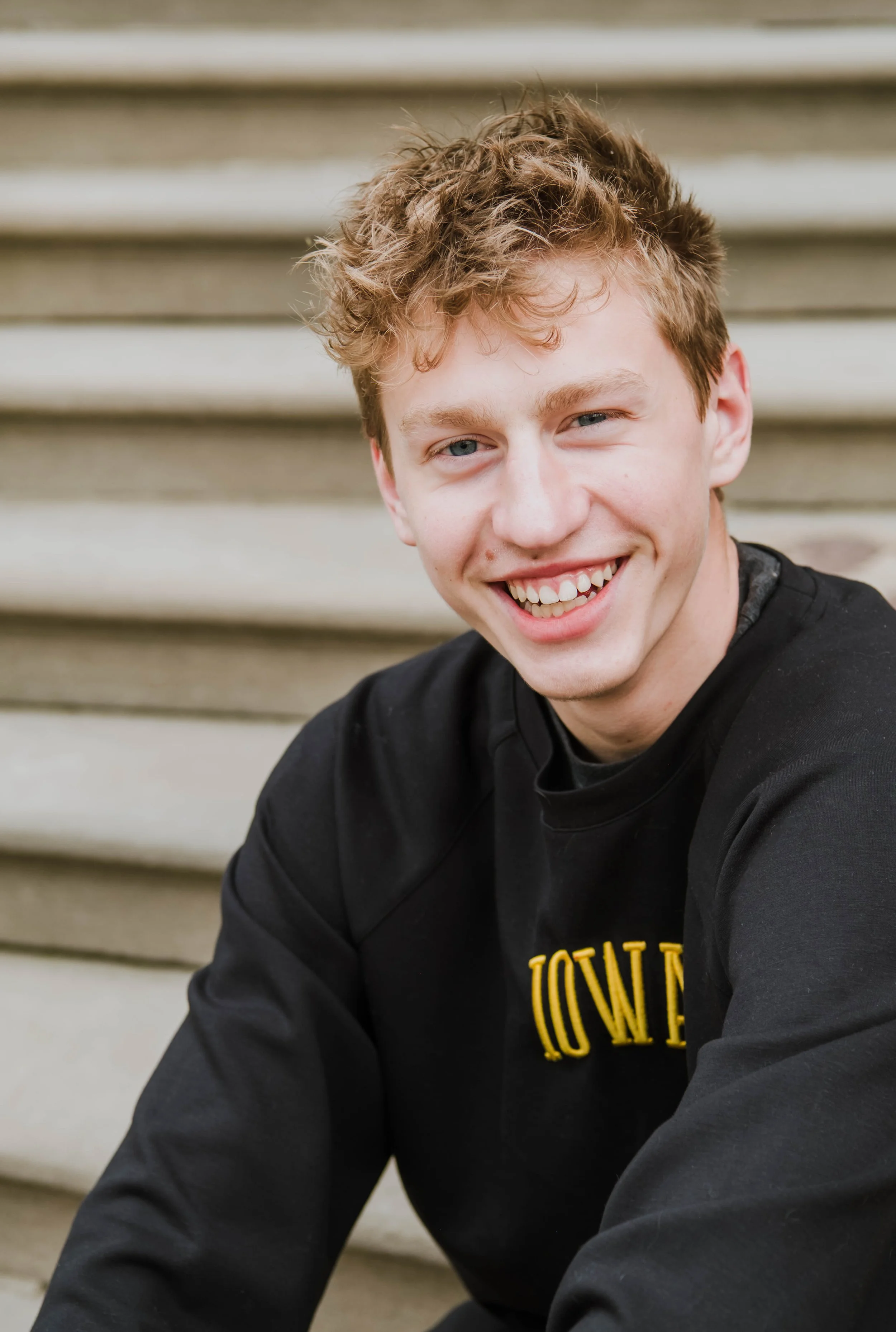 creative-affordable-senior-photos-that-parents-and-kids-love-chicago-naperville-downersgrove11.jpg