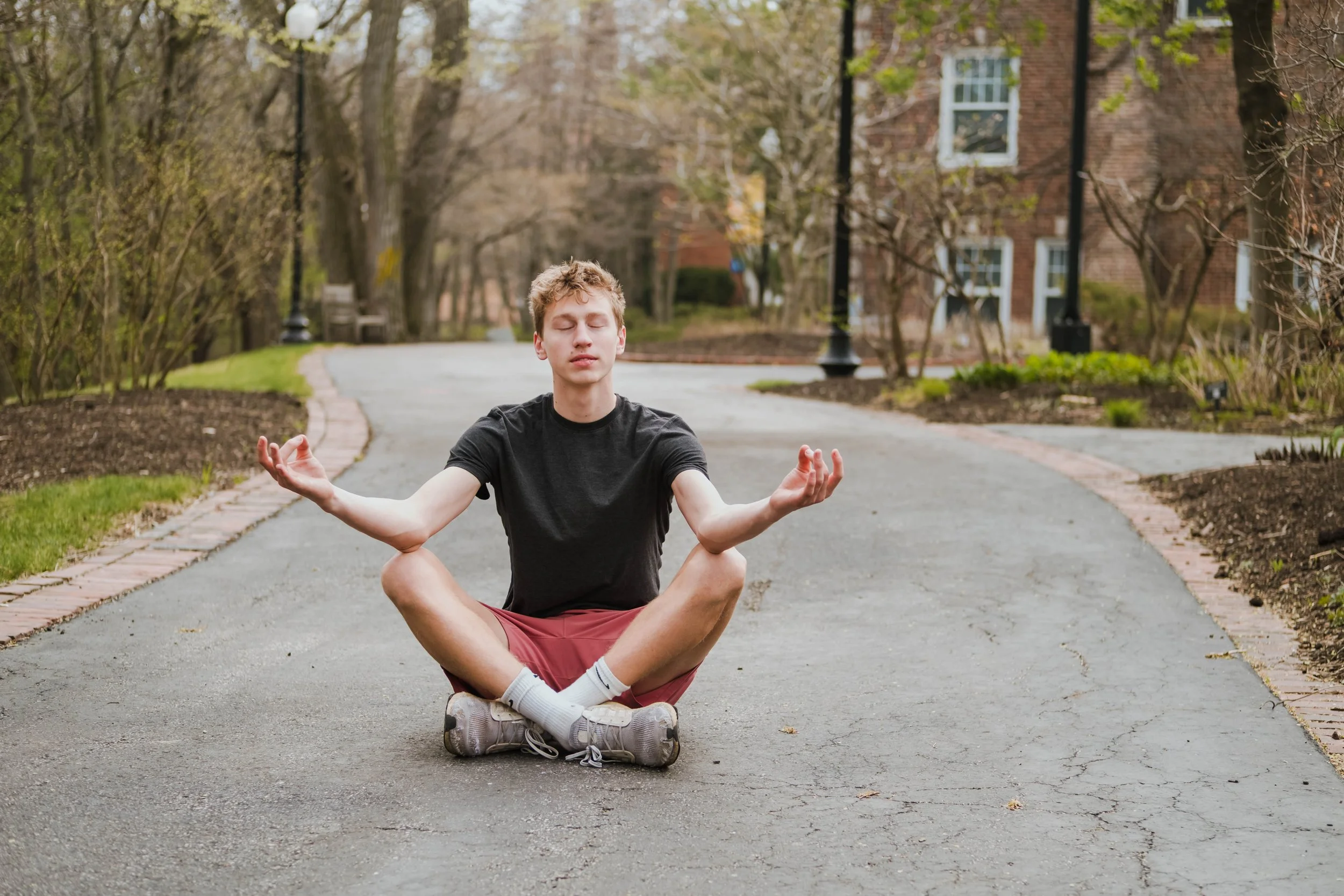 creative-affordable-senior-photos-that-parents-and-kids-love-chicago-naperville-downersgrove13.jpg