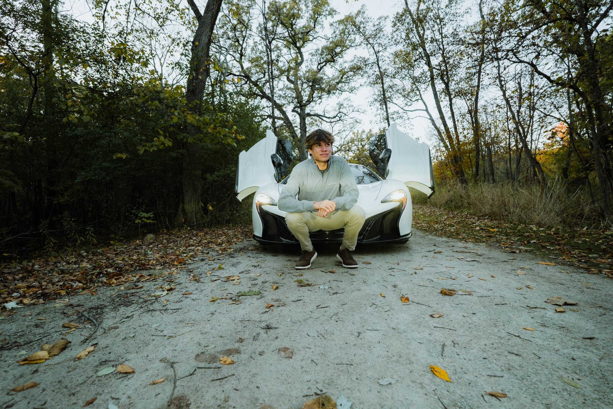 creative-affordable-senior-photos-that-parents-and-kids-love-chicago-naperville-downersgrove22.jpg
