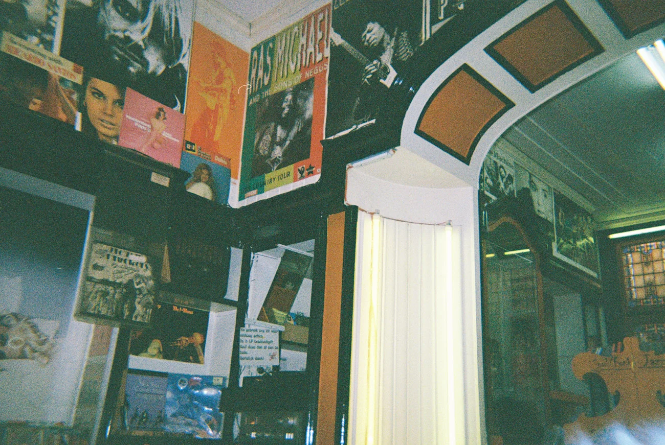 035_lomo-reg.jpg