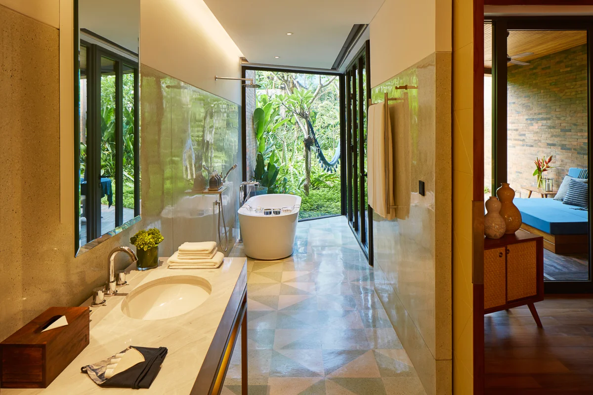 KTM_PoolSuites_Bathroom_web.jpg