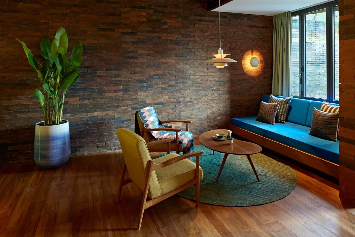 KTM_PoolSuites_Living_web.jpg