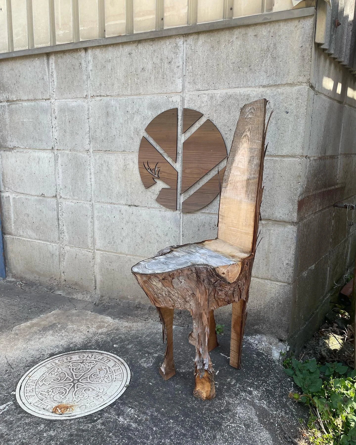 Lucky to be invited to Nara, Japan to see 10 amazing timber craftsmen of the Okuyamata region

1. @yamanaramorisho 
5th generation forestry company, growing, curing and turning their timber into unique furniture pieces.

@yamanaramorisho 
Thanks to @