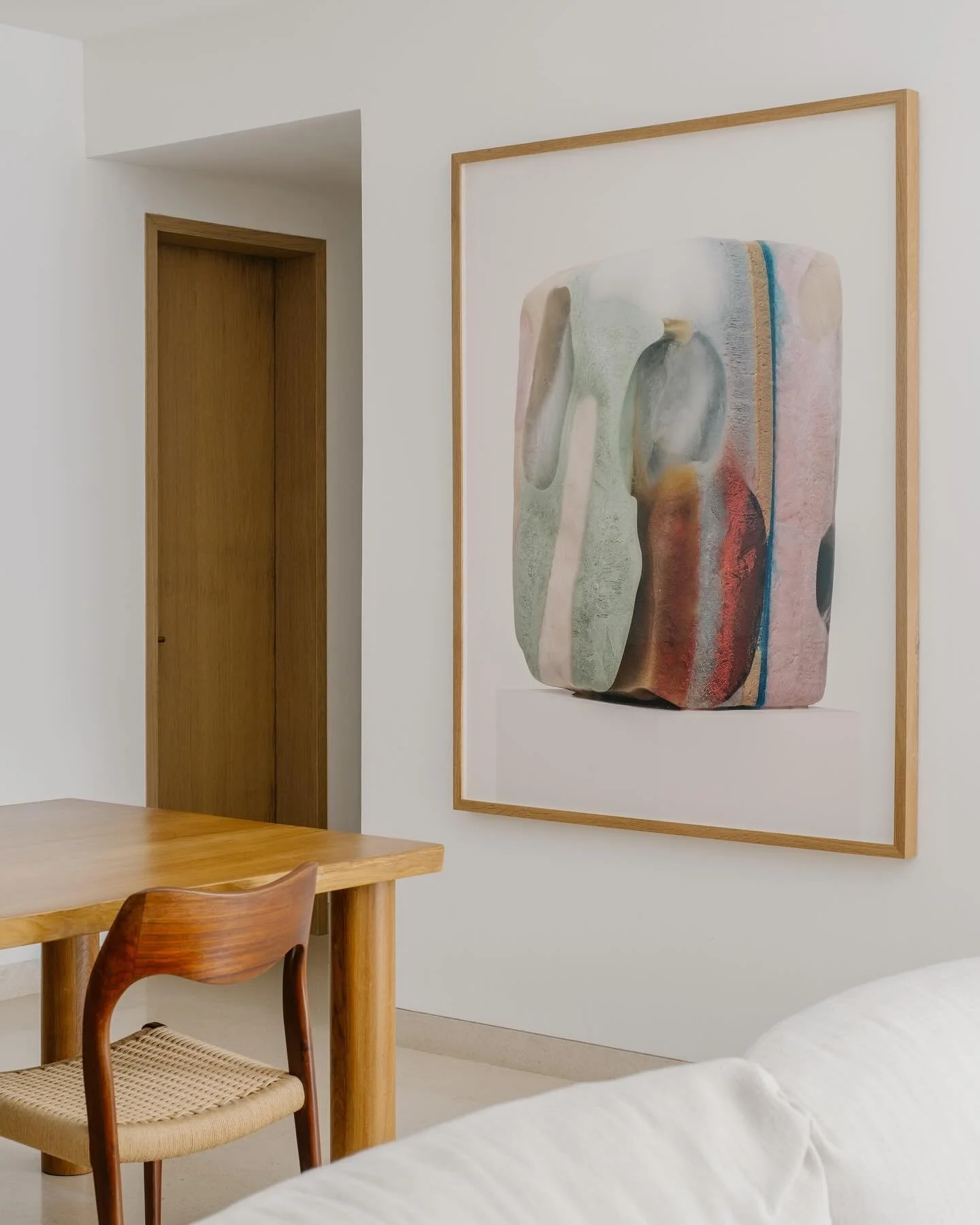 BALMORAL APARTMENT 

Customised dining table paired with vintage Model 71 chairs from @noden__  and artwork by @dawn___ng 

#takenouchiwebb 
#homedesign 
#sghomedesign
#sghome 
#singaporehomes
#sgdesign
#singaporedesign
#sginteriordesign
#sginterior
