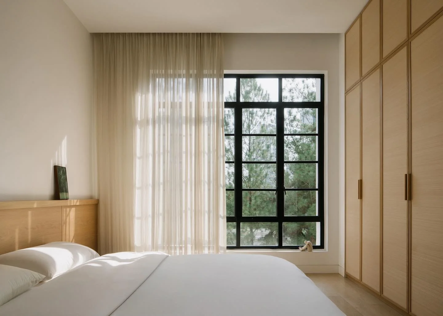 BALMORAL APARTMENT 

Renovation of an existing apartment, expressing a clean and minimalist interior, focussing on the play of natural light and the materiality of the finishes.

Master bedroom with oak bedhead and timber framed wardrobes with silk p