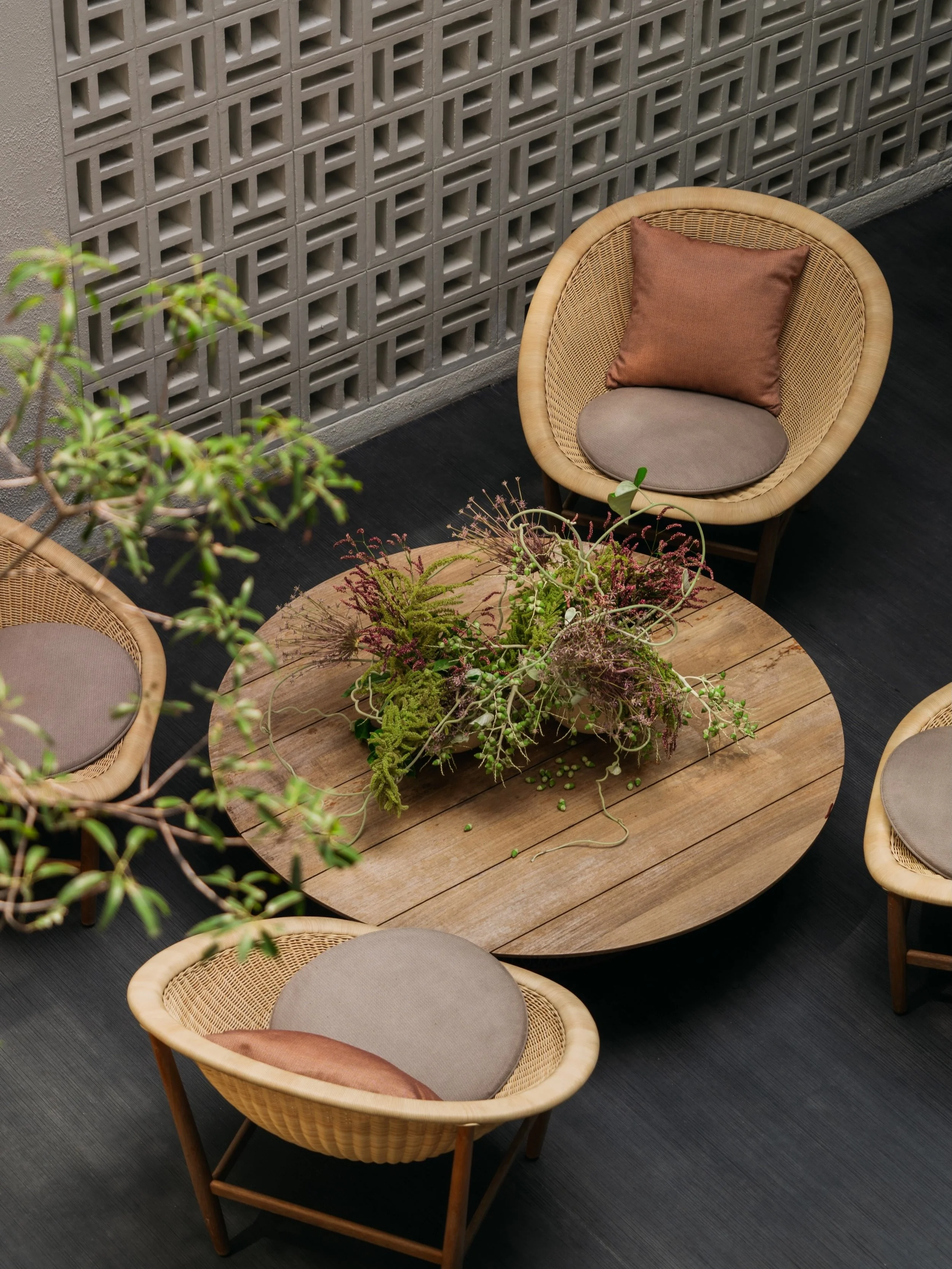 Jakarta Courtyard House

The central inner courtyard with outdoor seating, water feature and large potted trees. A timber wall trellis with climbing plants mirrors the concrete block design of the facade.

Photography: @kungphotograph 
Landscape: @th