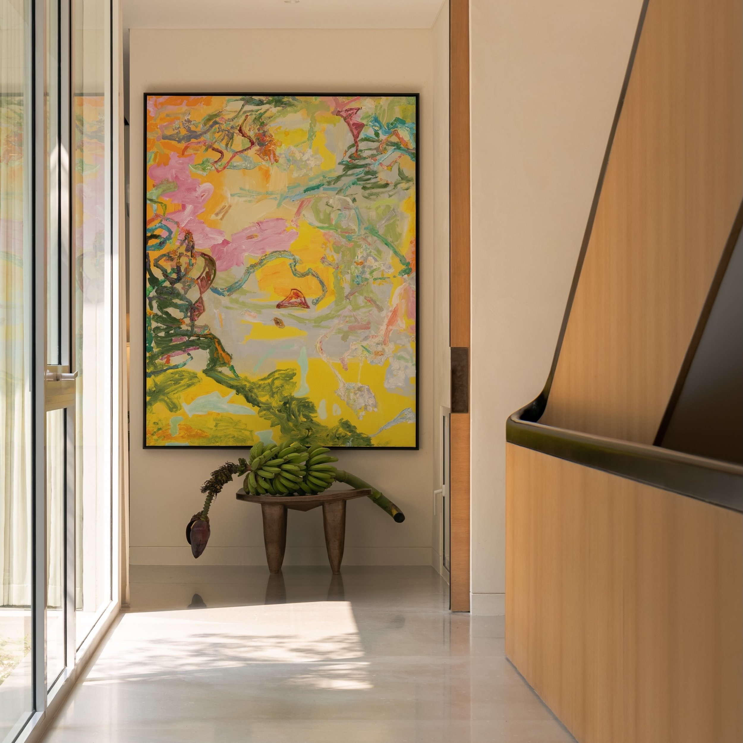 Jakarta Courtyard House

An intermediate space, after the reception, has the courtyard on one side bringing natural light to the main staircase which then leads through to the  living and dining area.

Photography: @kungphotograph 
Landscape: @thishu