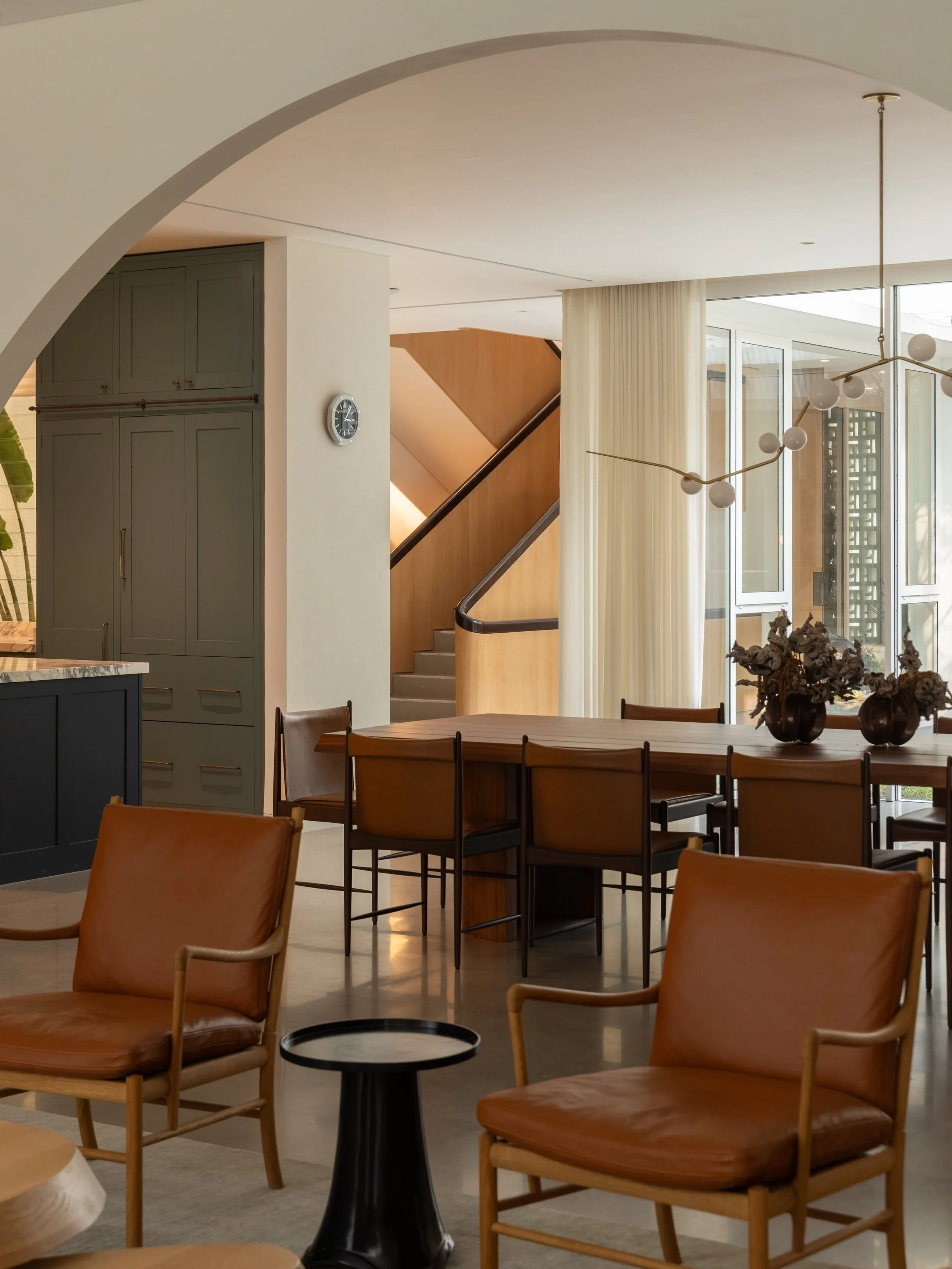 Jakarta Courtyard House

View from the living room across the dining area to the courtyard and staircase. The arched wall creates a sense of separation and layering between the two spaces.

Photography: @kungphotograph 
Landscape: @thishumidhouse 
Li