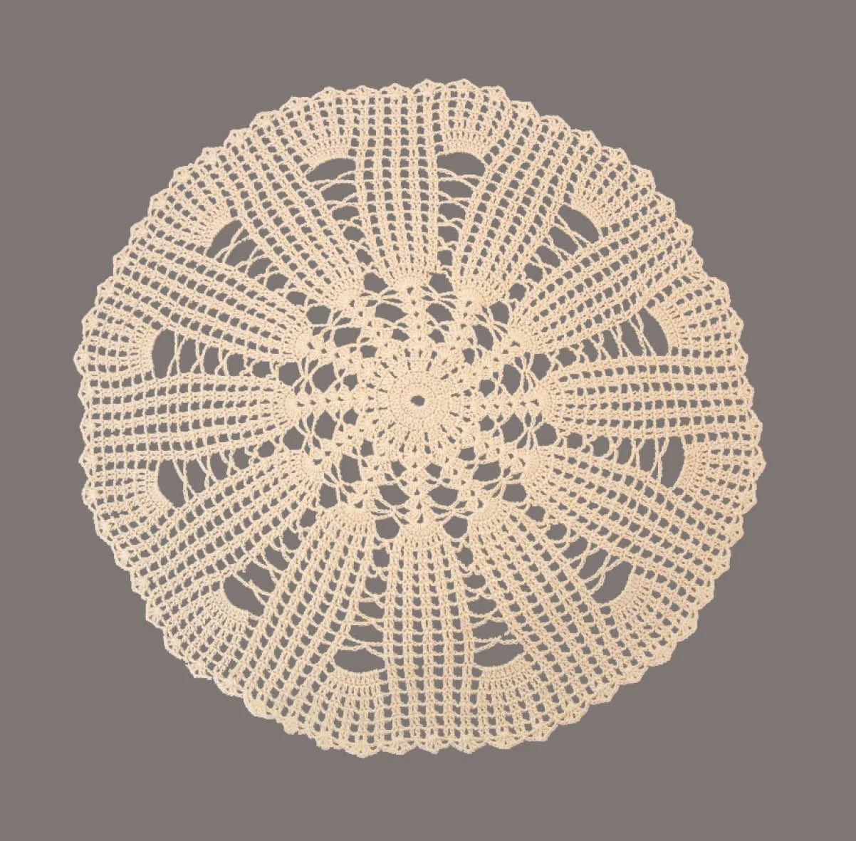 pizzo fondo grigio.jpg