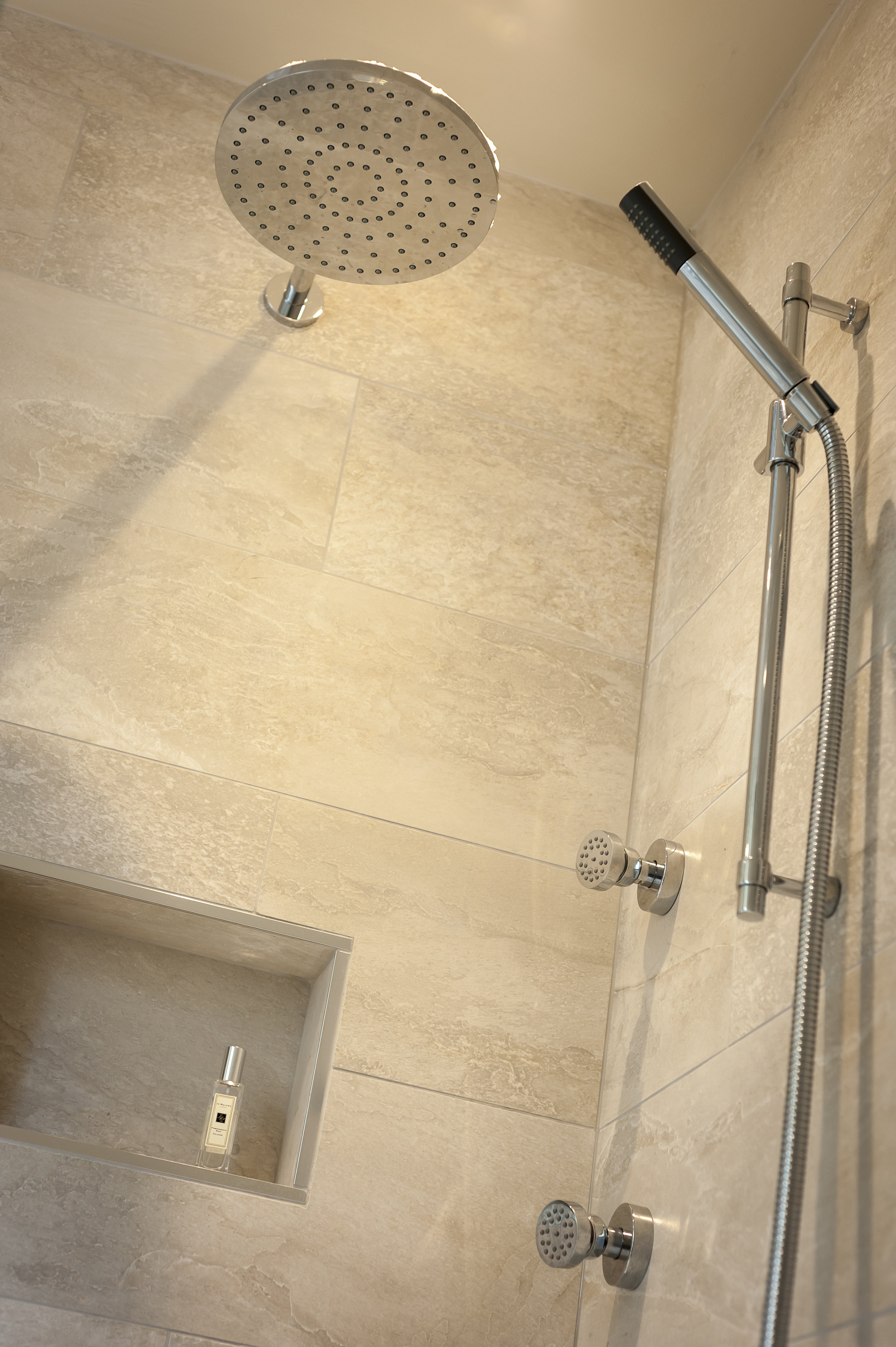 Walk-in Shower with Polished Chrome Shower Set