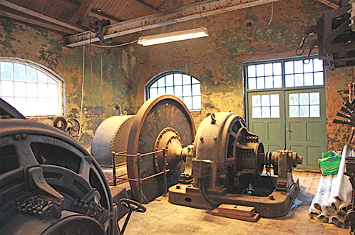 Dei gamle turbinane med utstyr er kulturminne for ettertida.