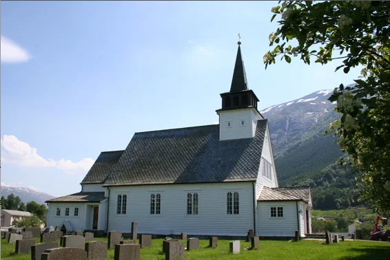 Uskedal kyrkje – 100 år.
