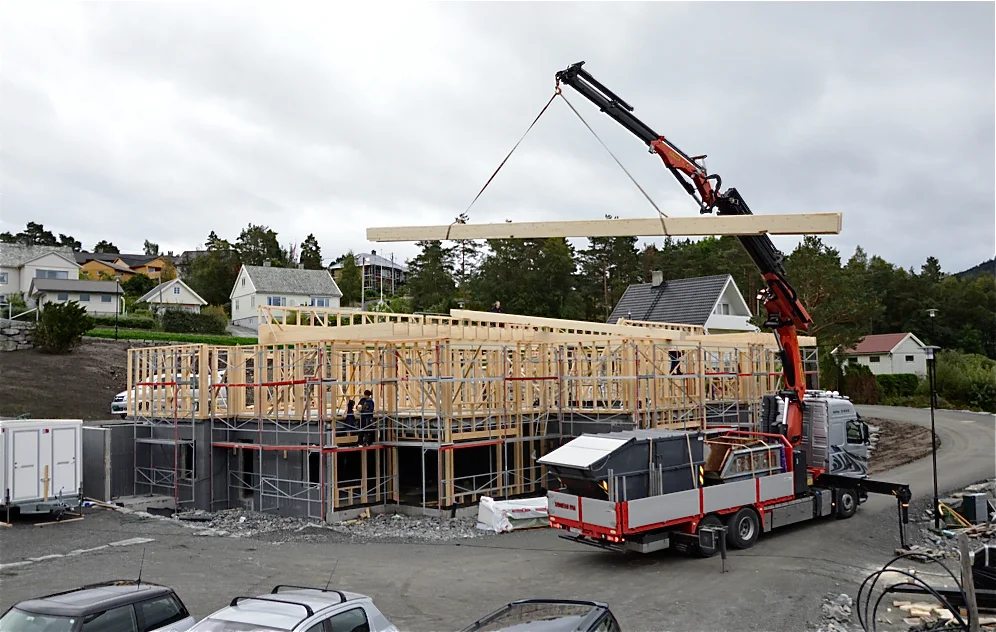 Husnes Vekst helsar initiativet om byggjing av bufellesskap velkome. Dette er frå Borvika på Husnes. (Arkivfoto).