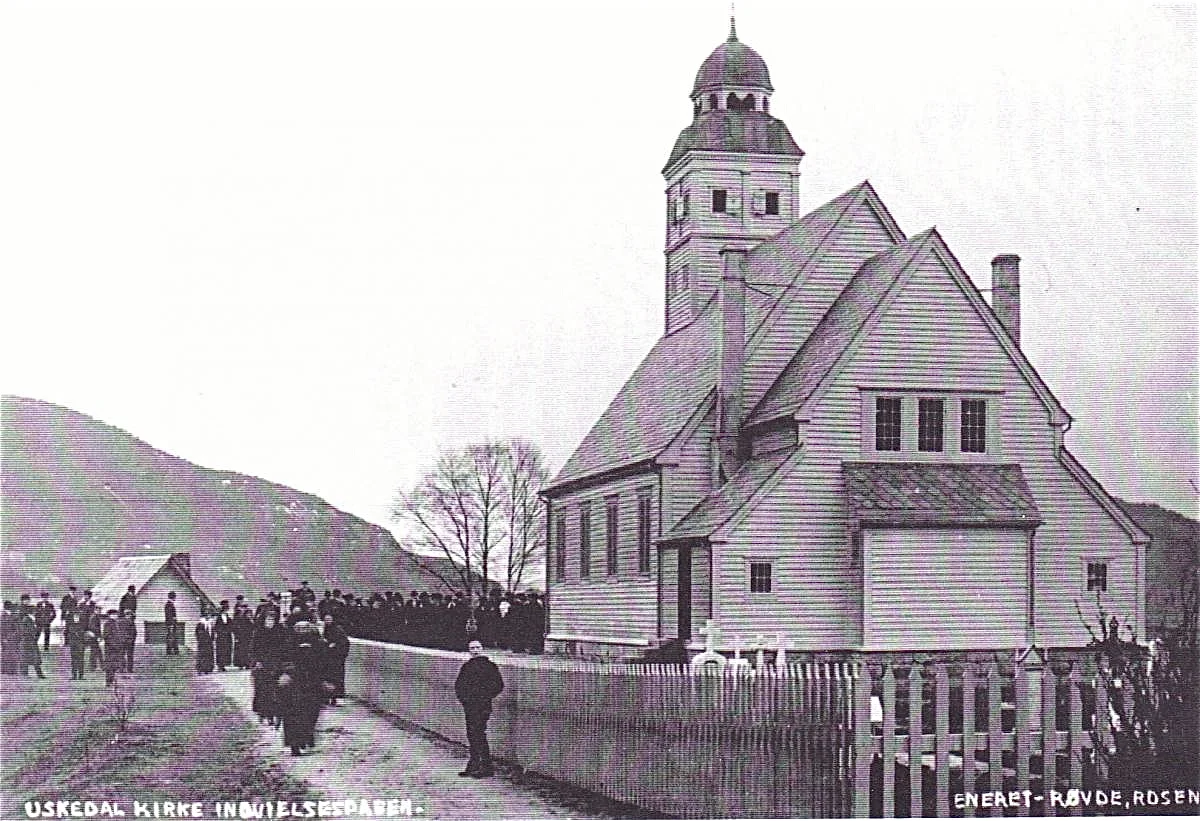 Kyrkja i Uskedalen har vore feira gjennom heile 2014, 100 år etter at ho vart bygt. Vigslinga skjedde 16. desember 1914 under stor festivitas. Du kan lesa meir om kyrkja her