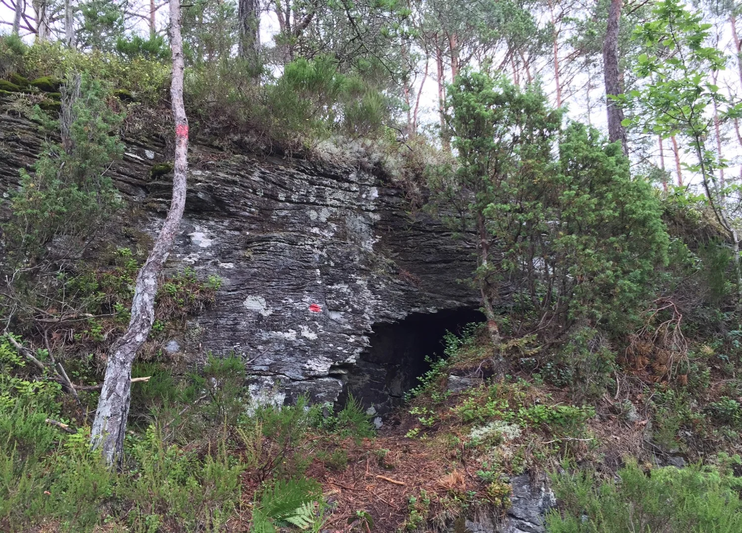 Revabåsen på Fatland er ei naturleg hole i fjellet.