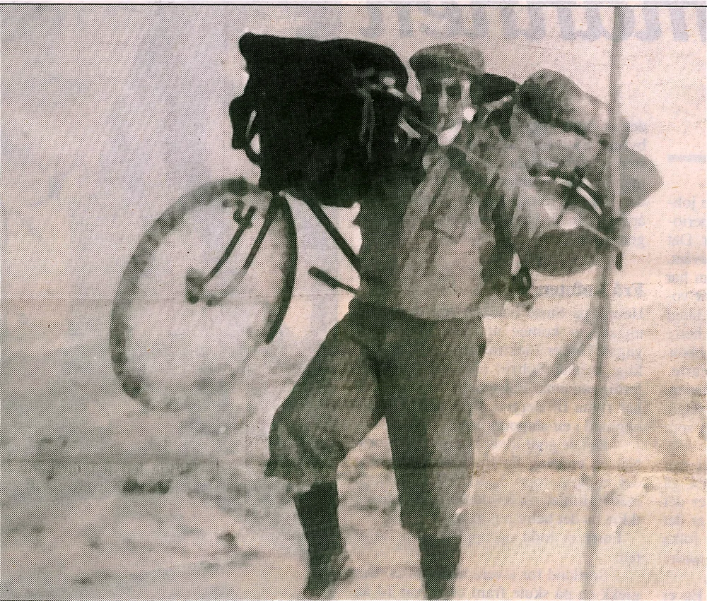 Tjerand Aske sykla over Folgefonna i 1931. Dette biletet tok han med sjølvutløysar.