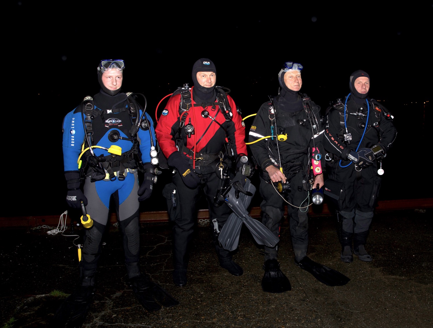 Halvard W. S. Ollikainen (frå venstre), Kristian Karlsen, Sigmund Nordfonn og Robert Tungesvik deltok i Divers night laurdag kveld. (Foto: Per Arne Leirvik)