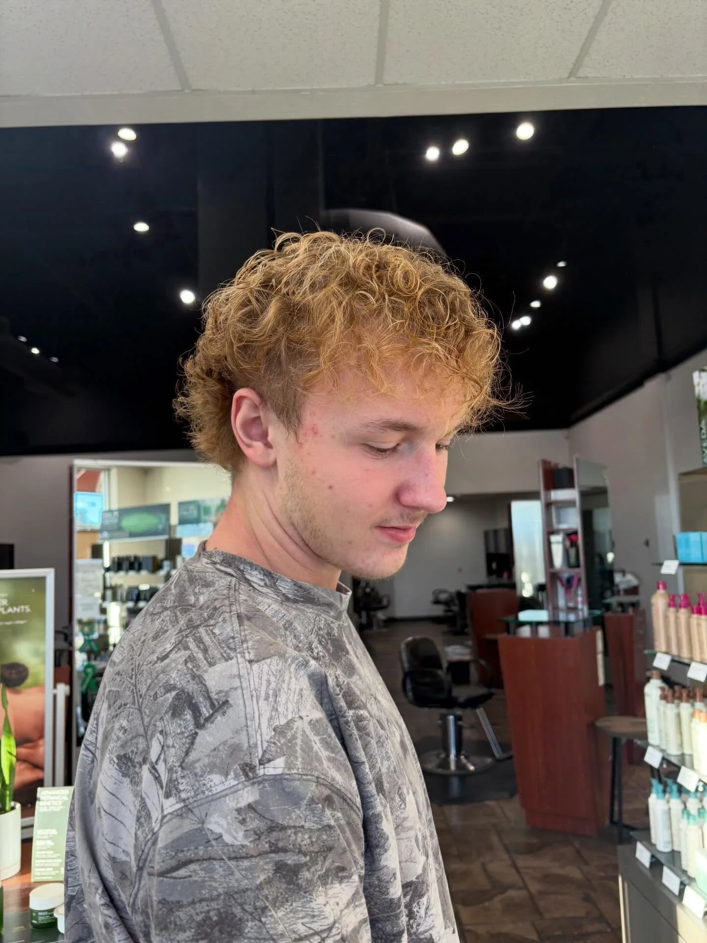 Custom perm = customized curl pattern, body, and long-lasting texture 💫

#omaha #permhair #omahahairstylist #avedaartist 

Stylist : Ella Hilker