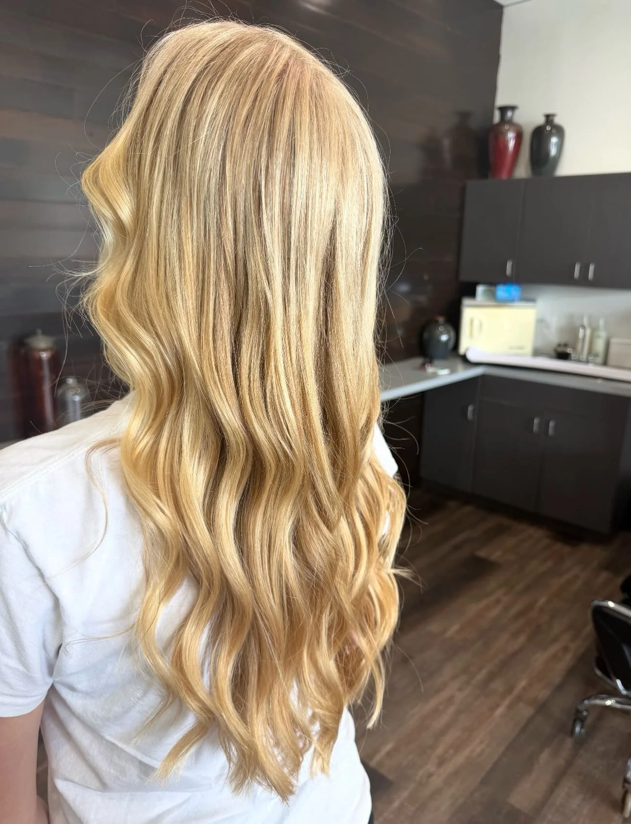 Emmerson is killing it behind the chair! 🤩Shes got color and highlight openings this week! 
&bull;Click the link in bio to book online or give us call to get on Emmerson&rsquo;s books! 🫶🏻

#aveda #avedaomaha #elkhornnebraska #millardomaha