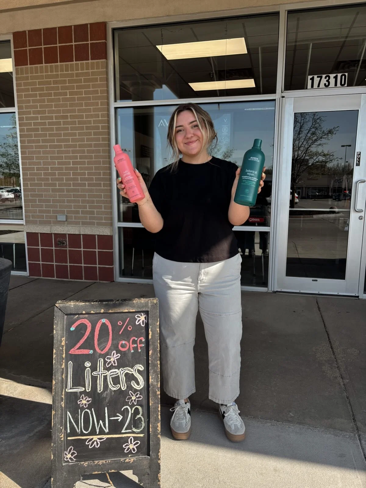 Only 2 more days of the liter sale! Also applies to the 500ml bottles too!! Come stop in before the sale is up! 😋

#aveda #avedaomaha #omahasalon