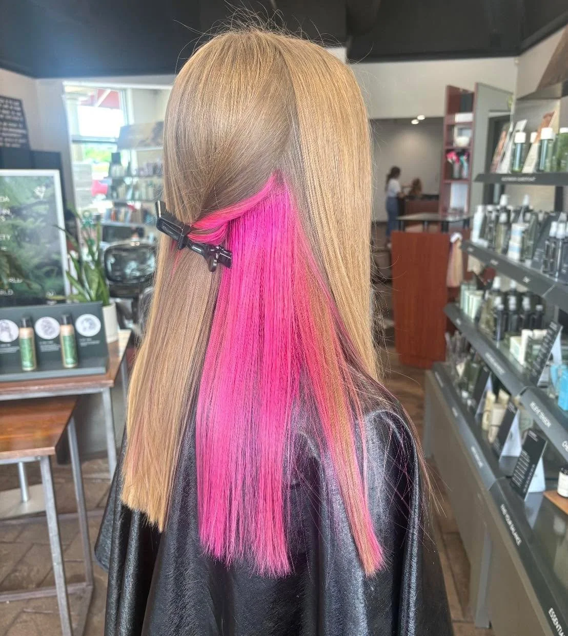 Pink is definitely in for the summer! Here&rsquo;s some amazing work done by some of our stylist the past couple weeks! 🤩🤩

Slide 1: Ella Hilker 
Slide 2: Ava Coniglio &amp; Chloe Engdahl
Slide 3: Tiffani Jerdon