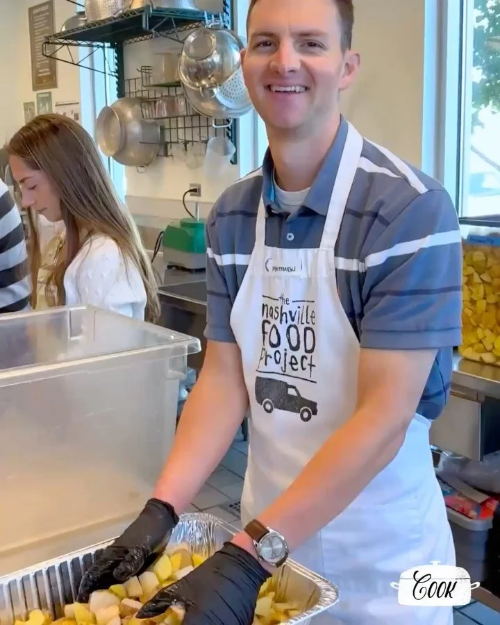 We welcomed back a team of volunteers from HDR (@hdr_inc) back into our kitchen for a day of meal prep, connection, and generosity. ๐ฟ
HDR has been volunteering with us for several years, and this year their Nashville office once again chose The Nas