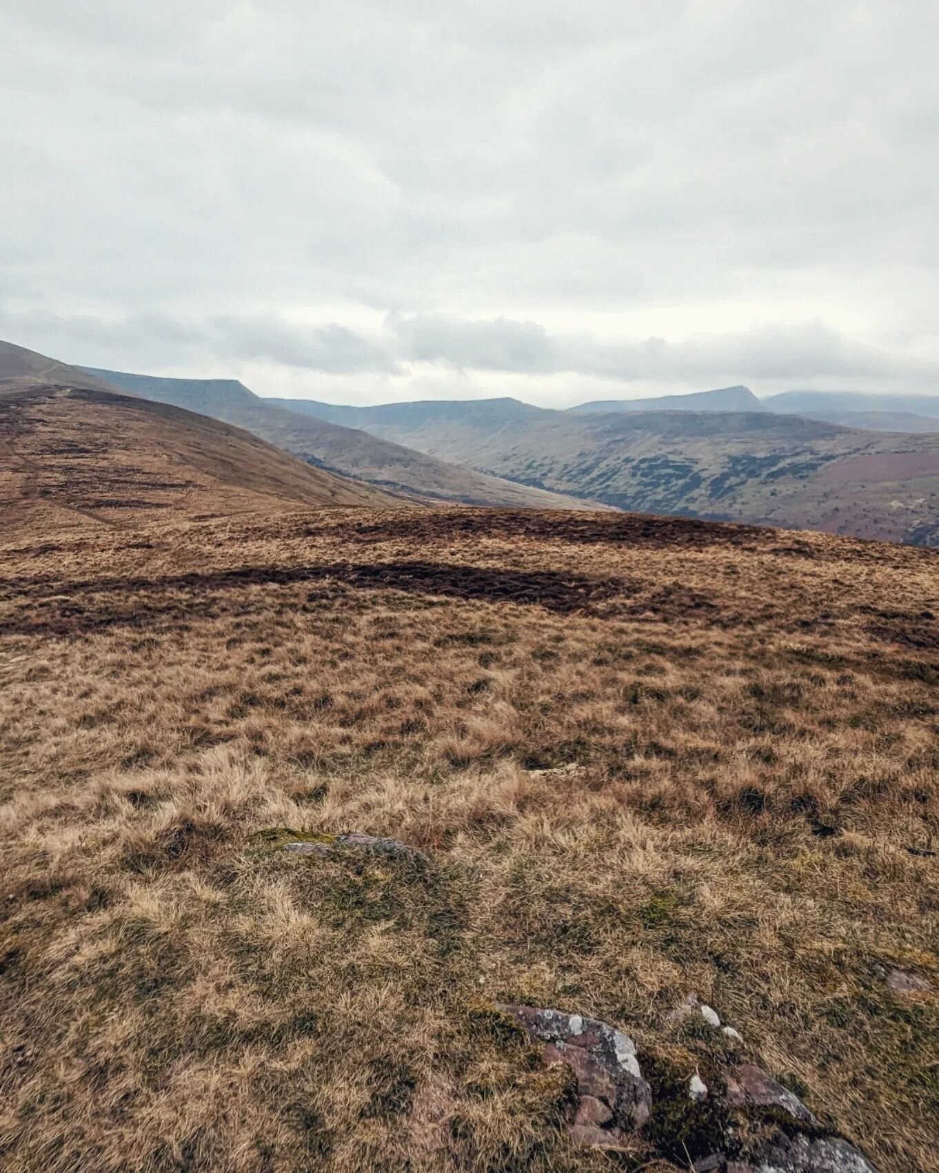 A chilly, but beautiful long hike in the #breconbeacons today. Always nice to find a route you haven't done before turned out 👌🏻

#getoutside #sundayhike #beautifulwales #blowoutthecobwebs #pencelli #gwauncerrigllwydion #talybontreservoir