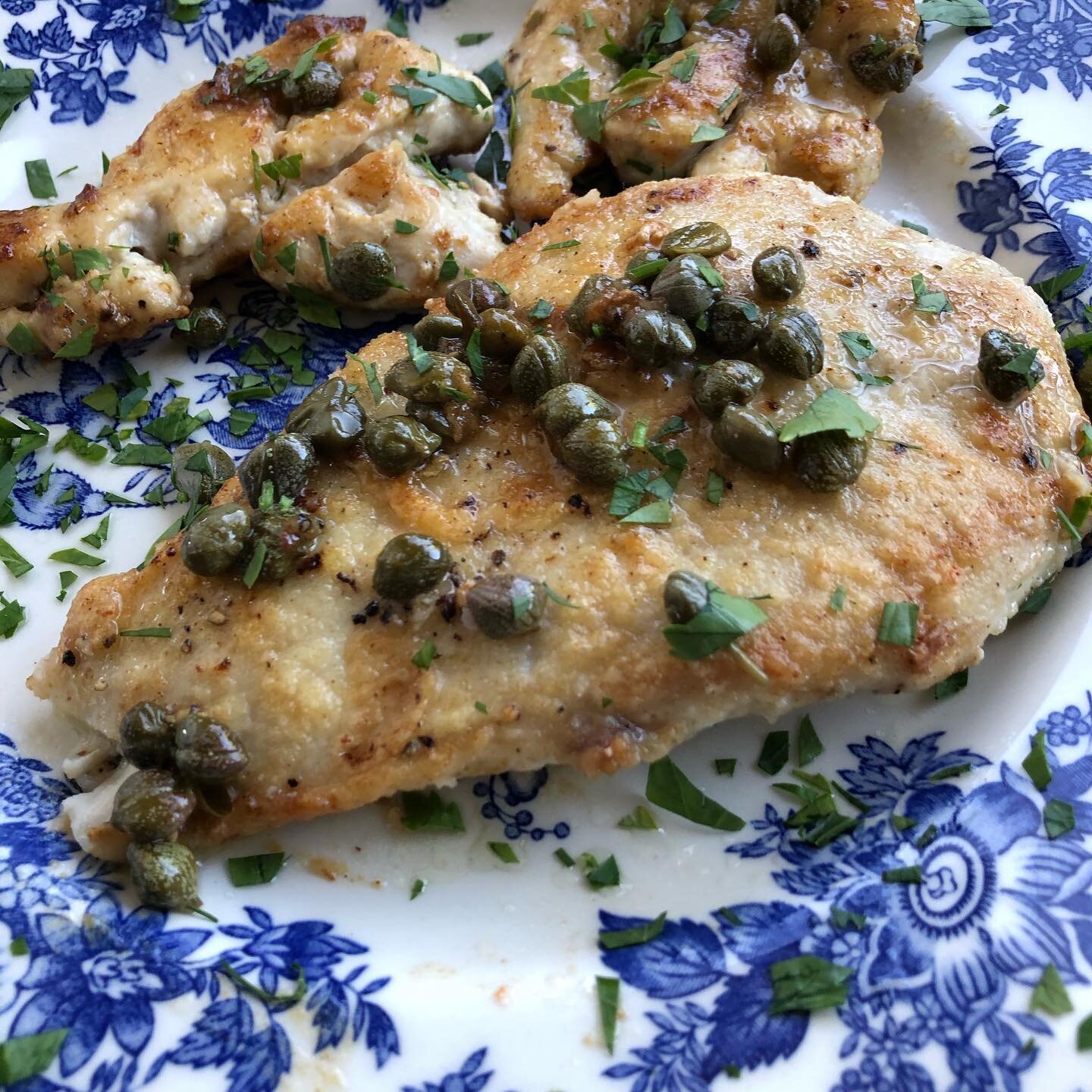 Lemon juice, capers and butter and chicken breast filet. #simplecheffytechniques