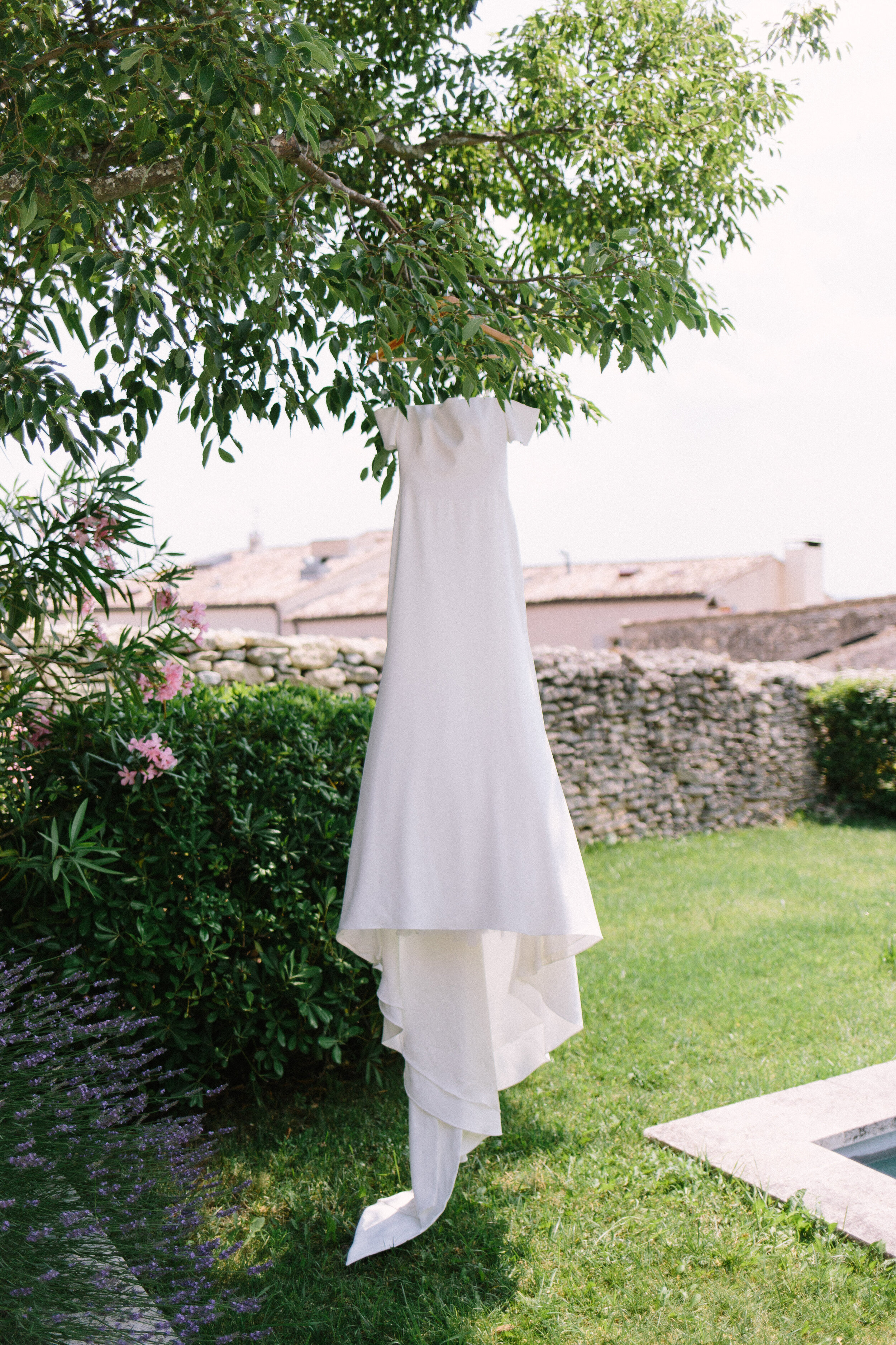 Provence-Lucy-Till-French-Weddings-Bastide-de-Gordes.jpeg