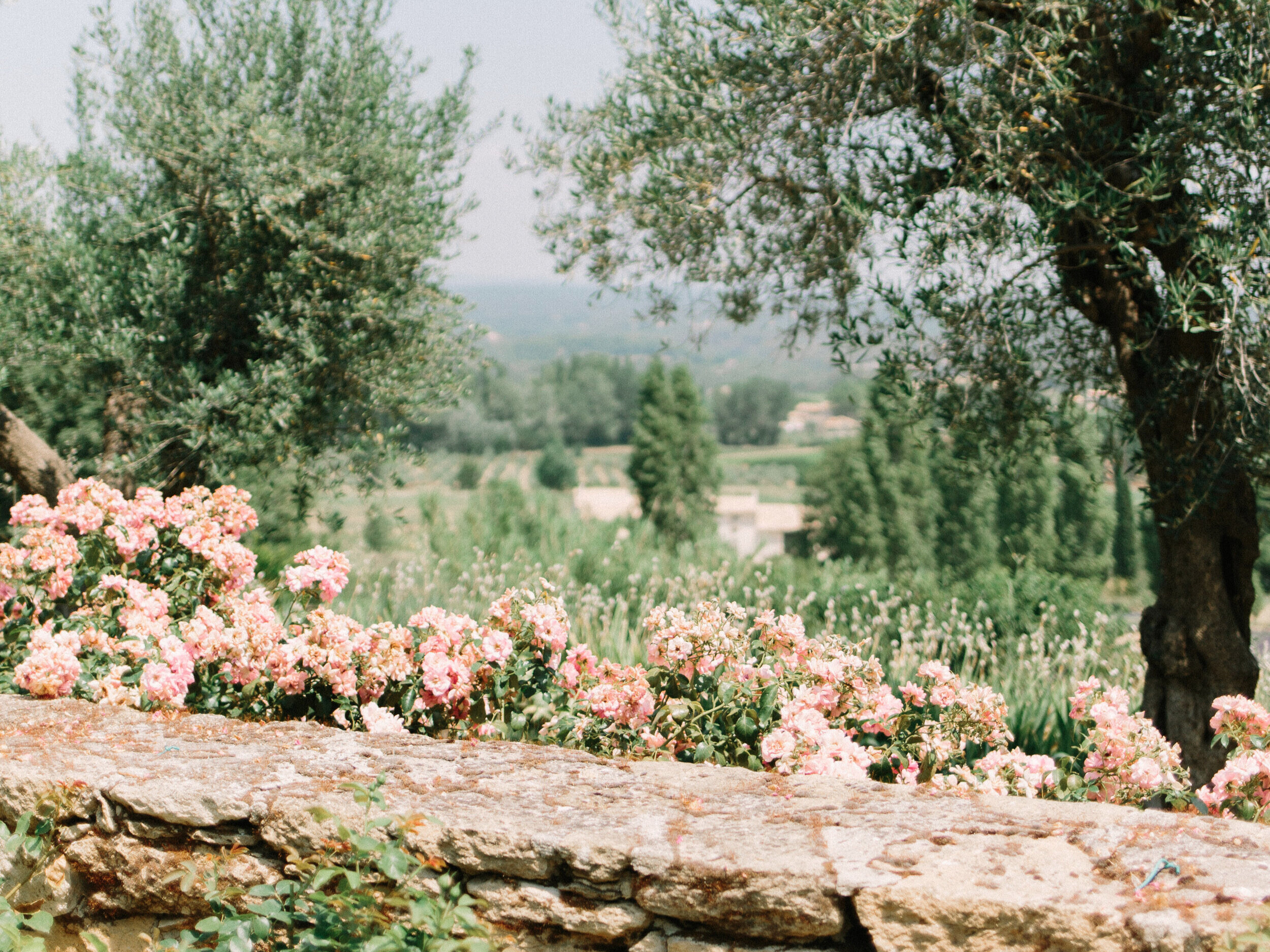 Lucy-Till-French-Weddings-Bastide-de-Gordes-Wedding-venue.jpg