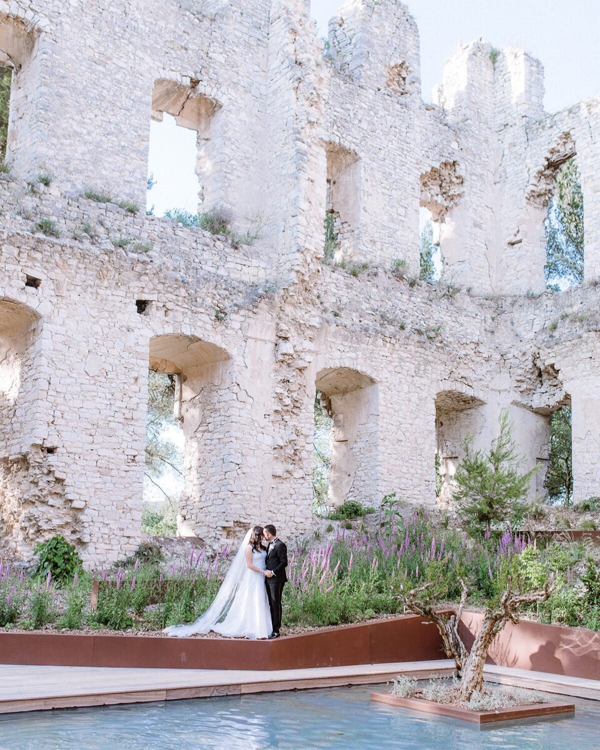 See you today, @chateaugrimaldi ! 
⠀⠀⠀⠀⠀⠀⠀⠀⠀
Planning &amp; design @lucy_till_french_weddings
Photography @ianholmesphotography
Beauty @hjbeauties
Caterer @fredericbernardtraiteur
Florist @atelier_de_vik
DJ @discotecnik
Tent @be_lounge_officiel
Renta