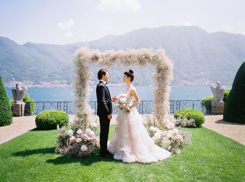 Lakeview-lakeside-Lake-Como-wedding-ceremony-villa-Balbiano-romantic-beautiful-wedding-getting-married-in-Italy-Italian-wedding-planner.jpg