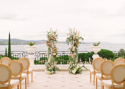 Saint-Tropez-wedding-seaside-wedding-beach-wedding-seaview-wedding-Cote-d-Azur-French-Riviera-France-luxury-wedding-colorful-design.jpg