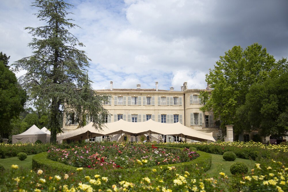 Chateau-d-Estoublon-wedding-tent-construction-luxurious-altnative-plan-for-wedding-dinner.jpg