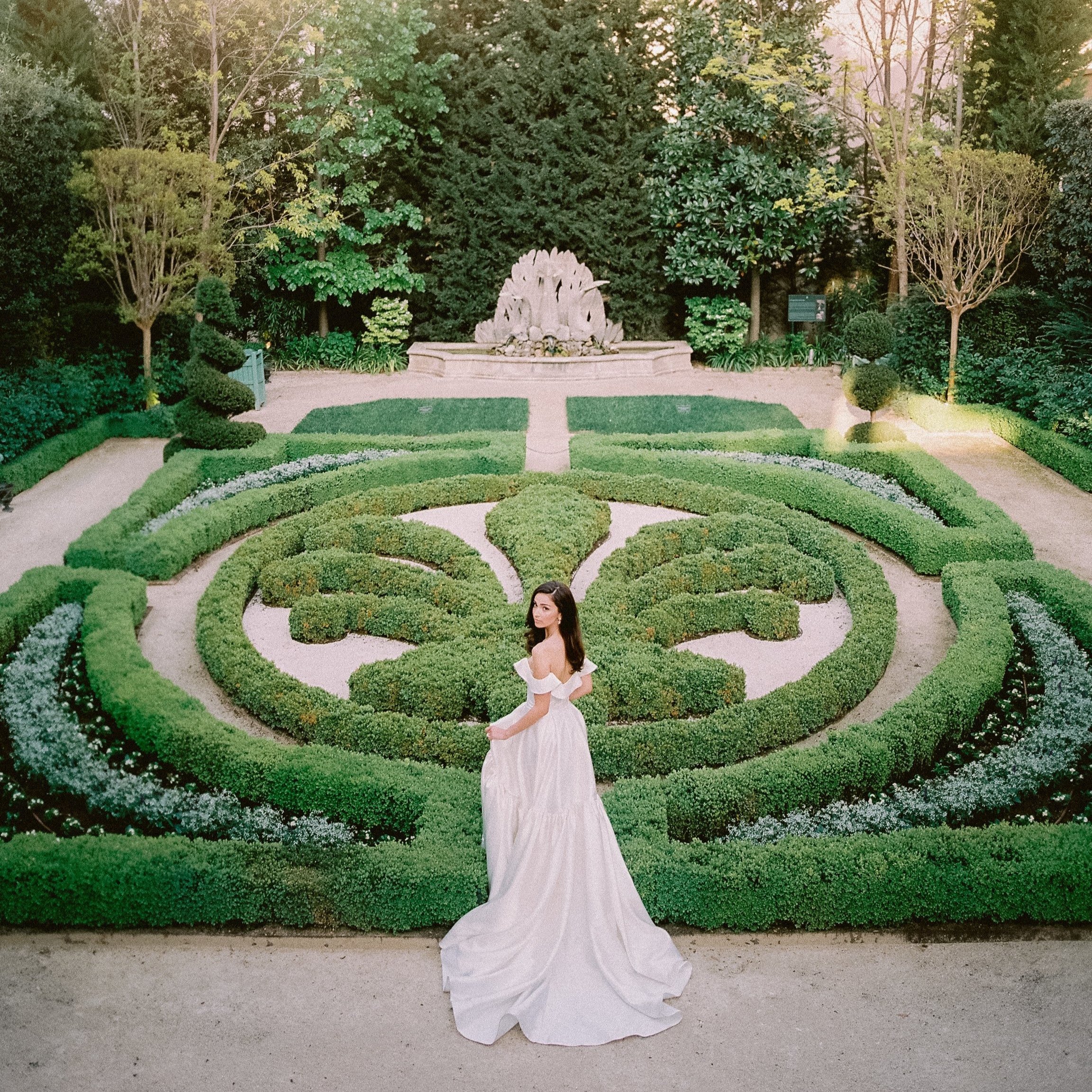 Luxury-destination-wedding-photo-bridal-photography-garden-wedding-provence.jpg
