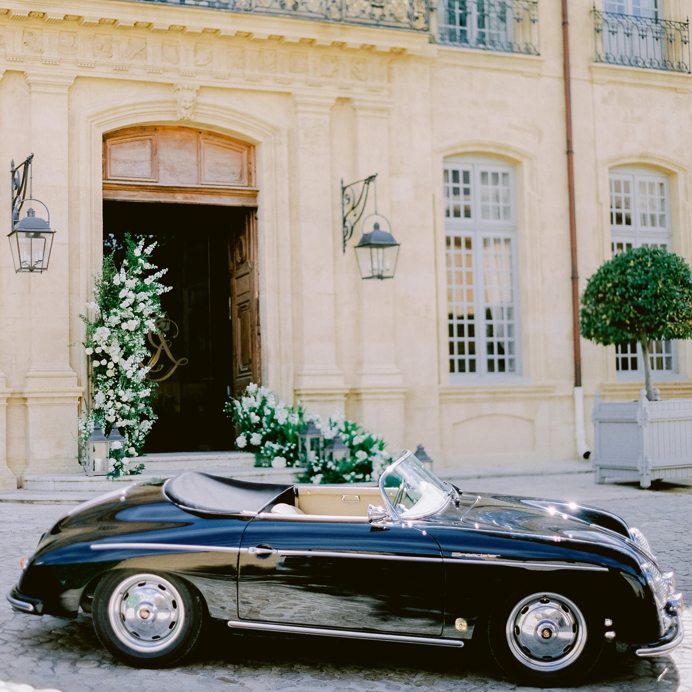 Vintage-car-wedding-transport-Provence-wedding-luxury-destination-wedding-planner.jpg