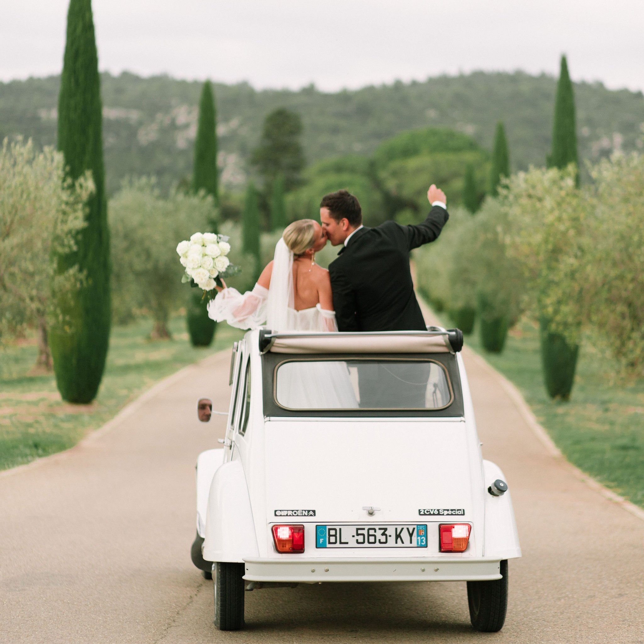 Wedding-transport-Provence-Chateau-d-Estoublon-wedding-luxury-destination-wedding-planner.jpg