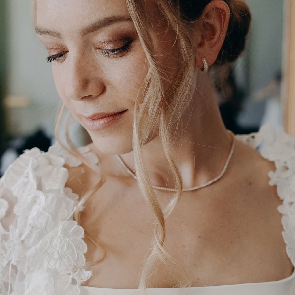 Luxury-wedding-bridal-hair-and-makeup-by-Karine-Brossard.jpg