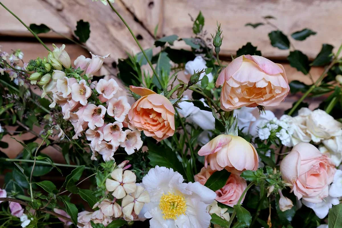 unusual-summer-wedding-flowers-02.jpg