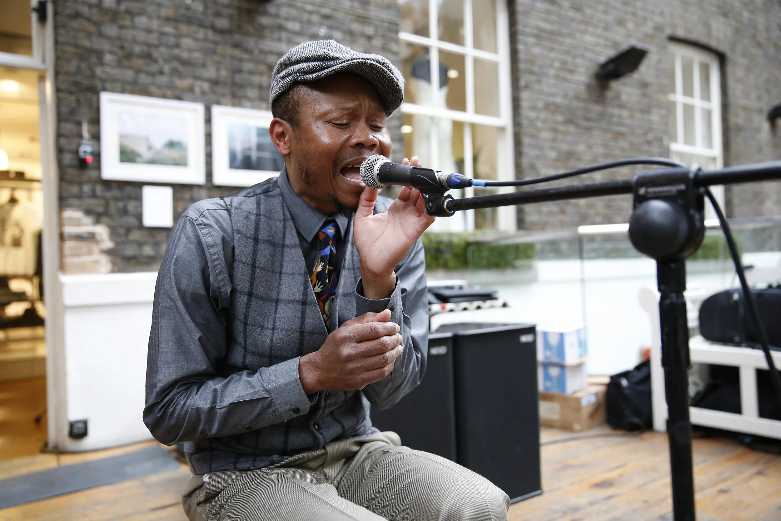 Amazing soulful singing from Bam on the night. 