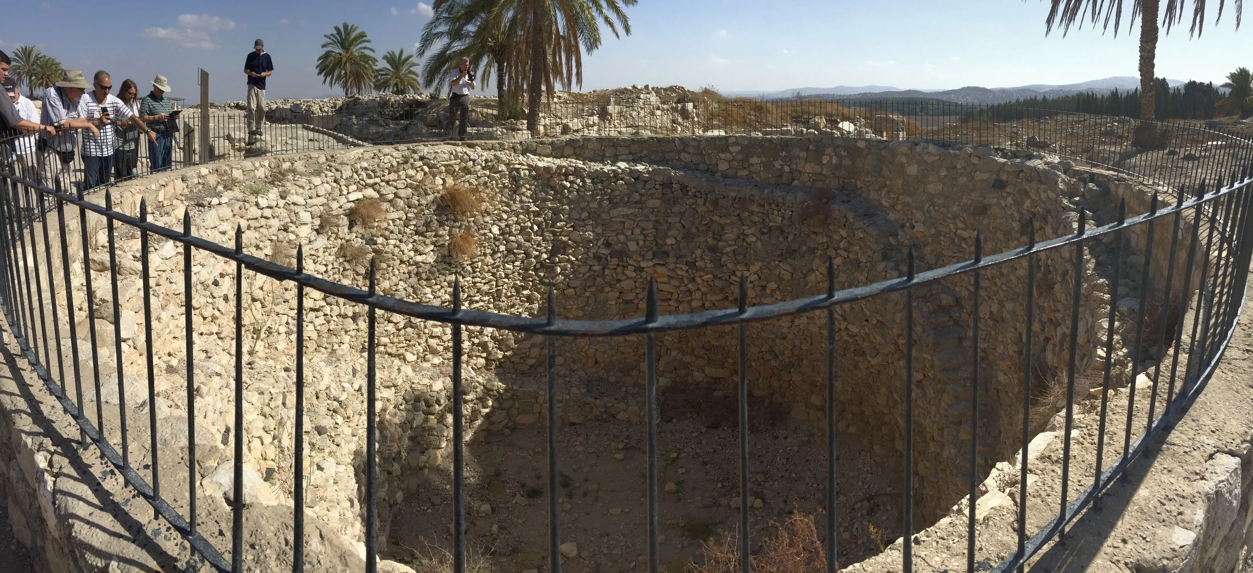 This image is a panorama. To view the whole image, right click on the picture and select "open picture in new tab".